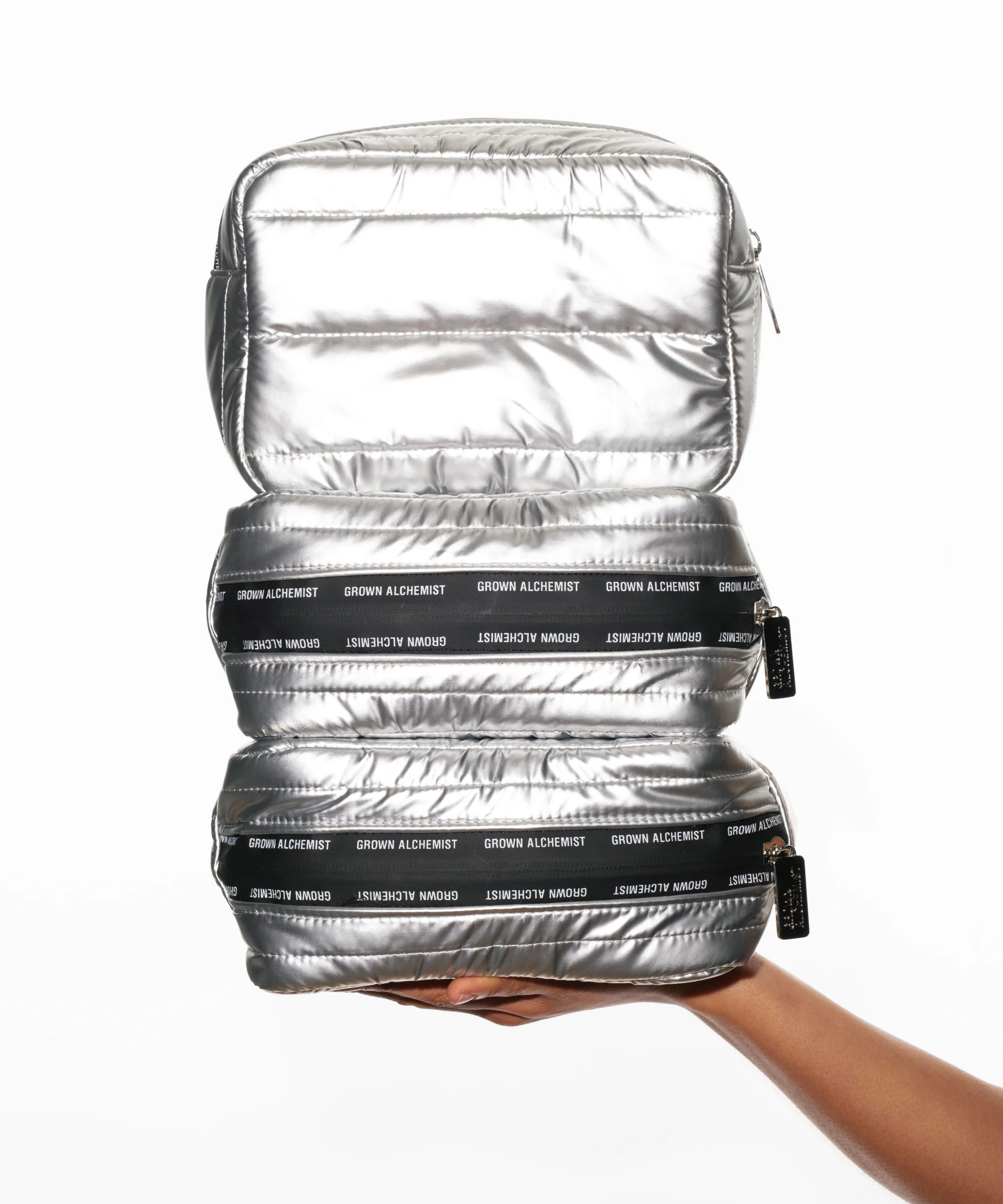 SILVER TOILETRY BAG - Image 4